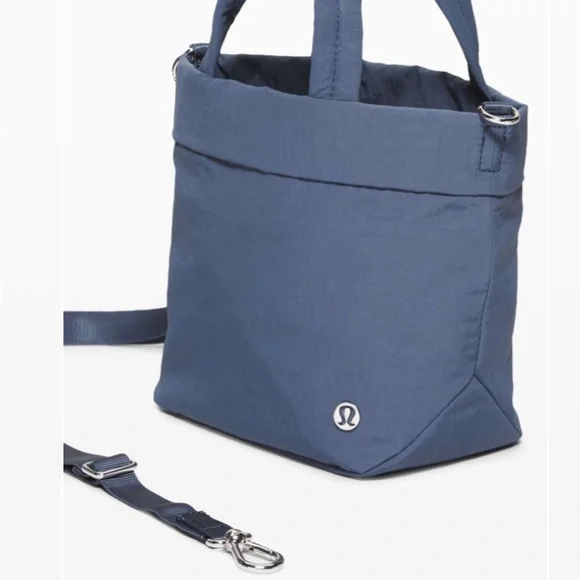 NWT Athletic Athleisure Minimalist Travel RARE Lululemon On My Level Bag *Micro - Picture 3 of 17